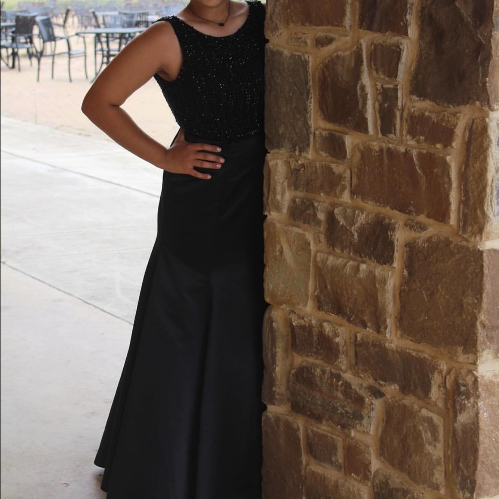 Black mermaid dress. 2 piece, only used once.